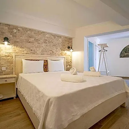 Lunas Alacati